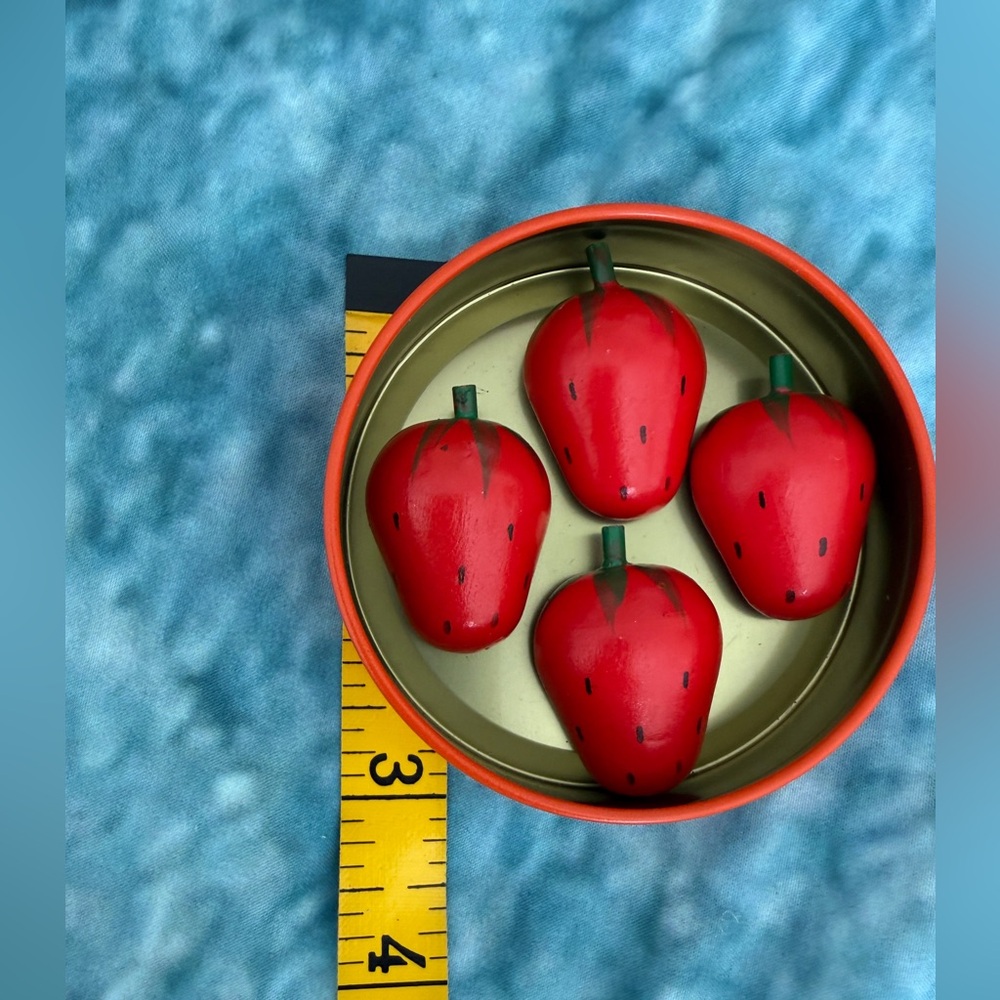 RARE VINTAGE Red MAGNETS -WOODEN STRAWBERRY -JAPAN KNOBLER IN TIN Set